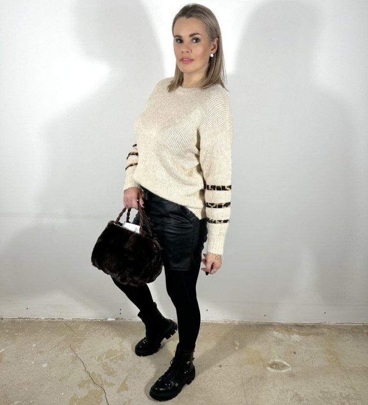 Béžový heboučký svetr LEO