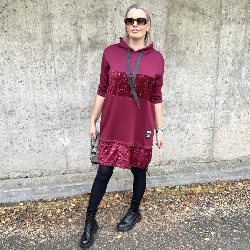 Burgundy červené kombinované šaty z máslového materiálu a flitry  GLAM HOODIE