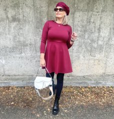 Burgundy červené šaty z máslového materiálu SUESS