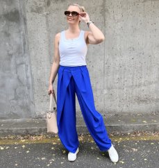 Královsky modré trendy kalhoty s překladem ELYSIA