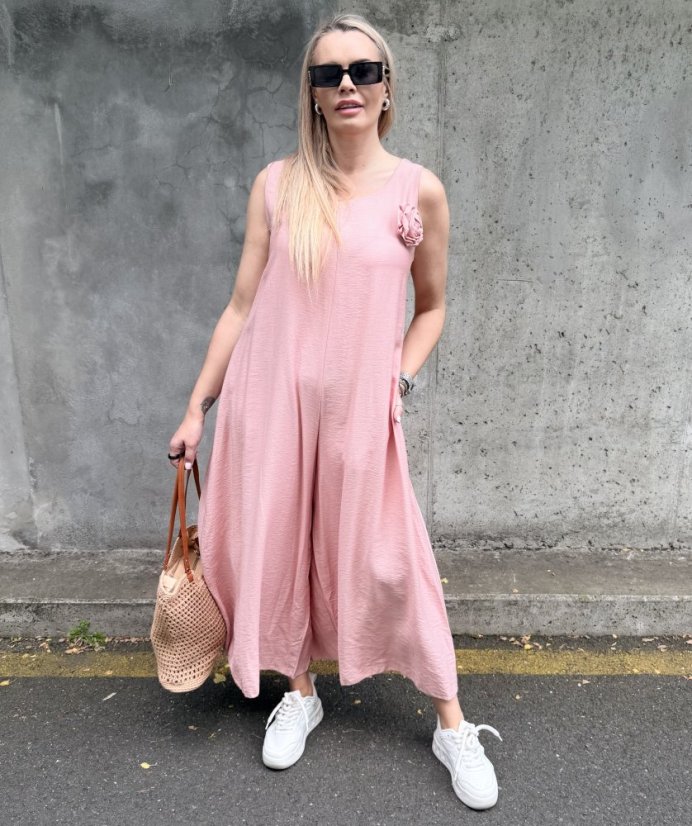 Starorůžový vzdušný overal s broží BELLE ROSE