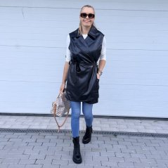 Černá vesta z eco kůže CAMELLIA