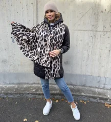 Béžová maxi šála s leopardím vzorem THERE