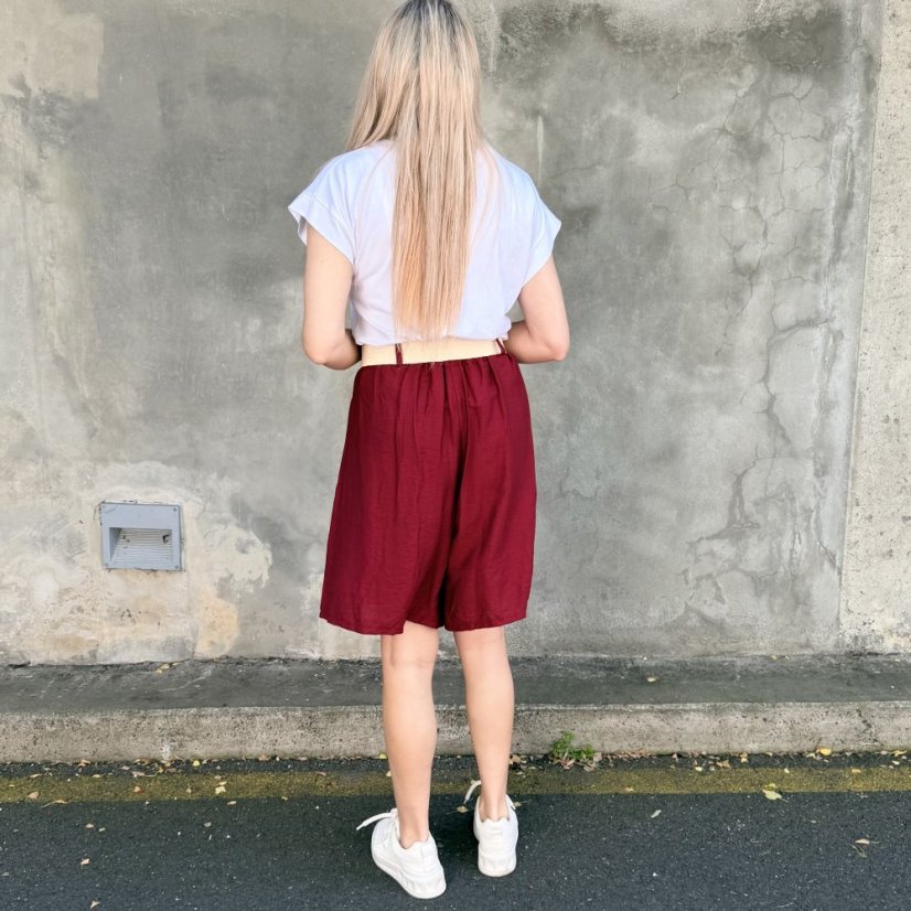 Burgundy červené stylové bermudy se sklady a elastickým páskem SANDY