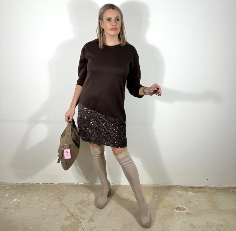 Čokoládově hnědé šaty z máslového materiálu zdobené flitry GLITZ