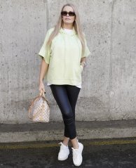 Světle zelené oversize mikinové tričko z máslového materiálu zdobené kamínky SPARKLE HOOD