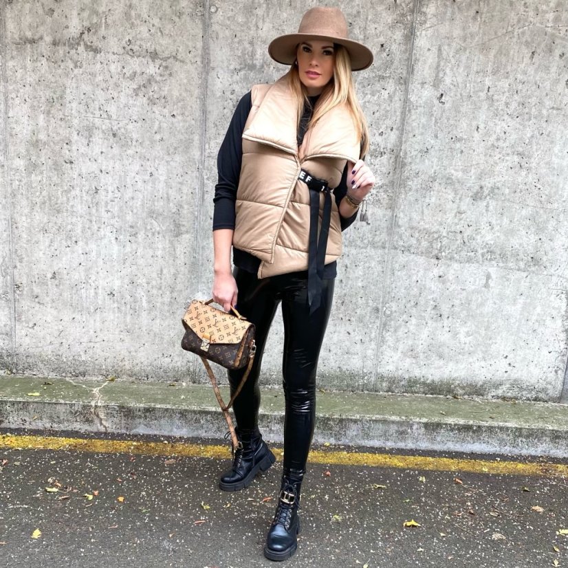 Béžová prošívaná vesta se zapínáním na popruh LIFE - Velikost: UNI