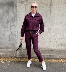 Burgundy červené elastické kalhoty s páskem MADISON