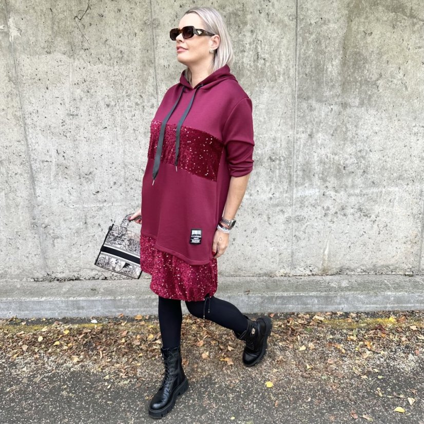 Burgundy červené kombinované šaty z máslového materiálu a flitry  GLAM HOODIE