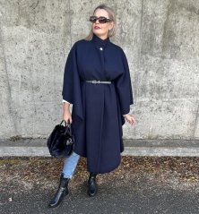 Tmavě modré dlouhé flaušové pončo/plášť GUESSING