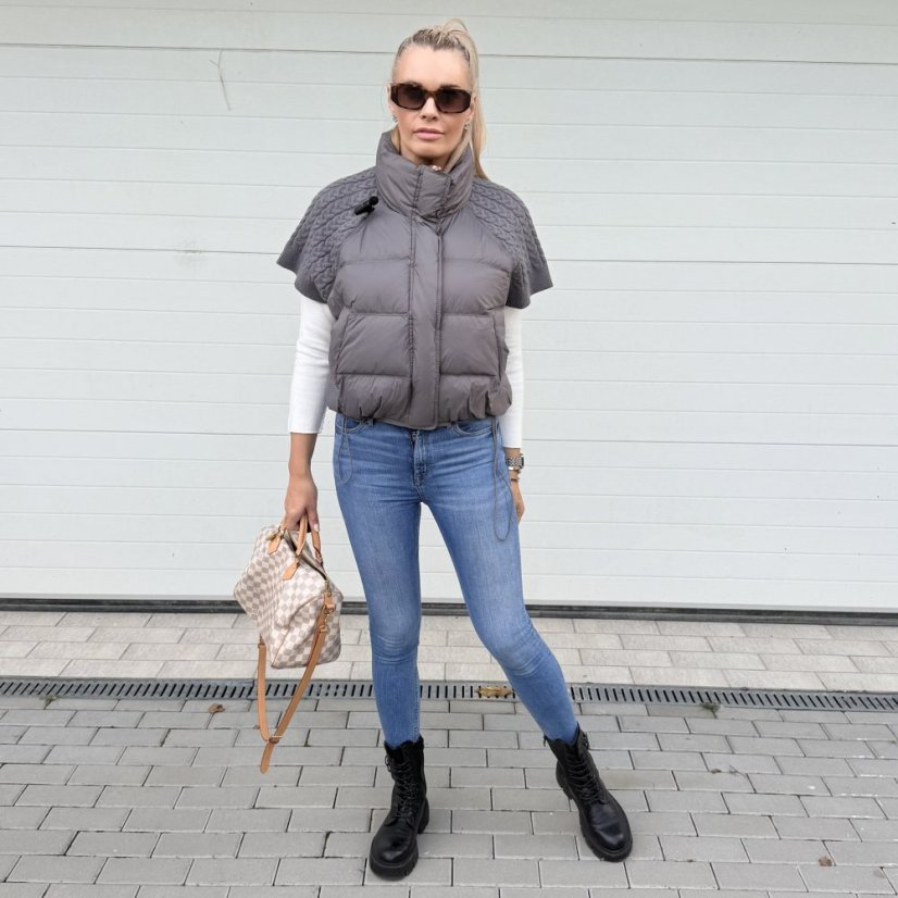 Šedá prémiová péřová vesta s pleteným detailem ASPEN