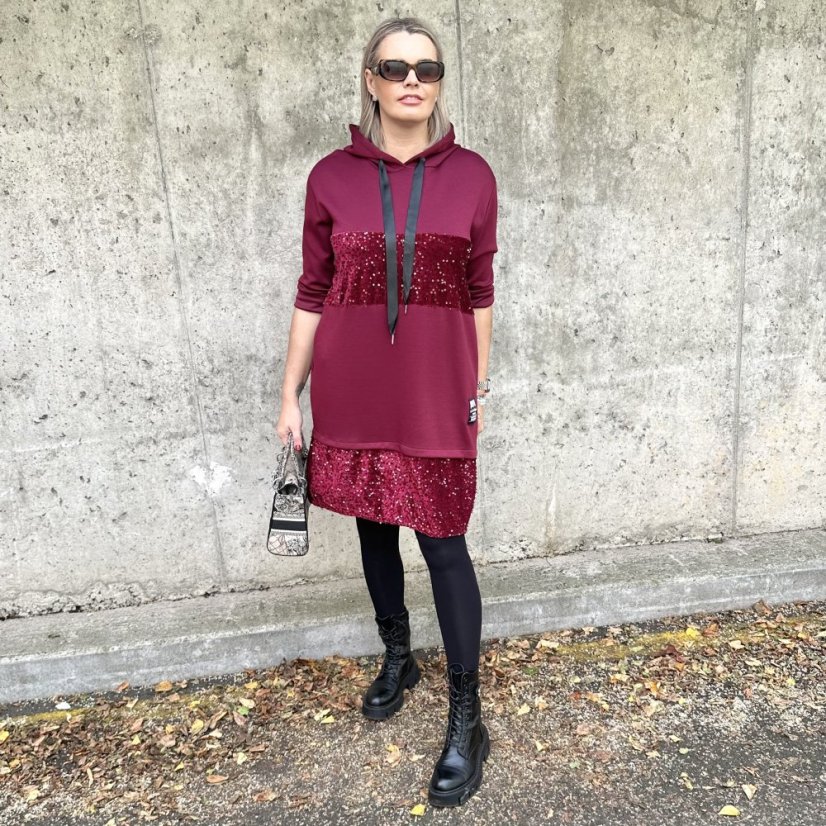 Burgundy červené kombinované šaty z máslového materiálu a flitry  GLAM HOODIE