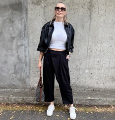 Černé stylové kalhoty s překladem LUX LYRA