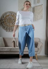 Světle modré trendy kalhoty s páskem v 7/8 délce imitace džínovina ARIA