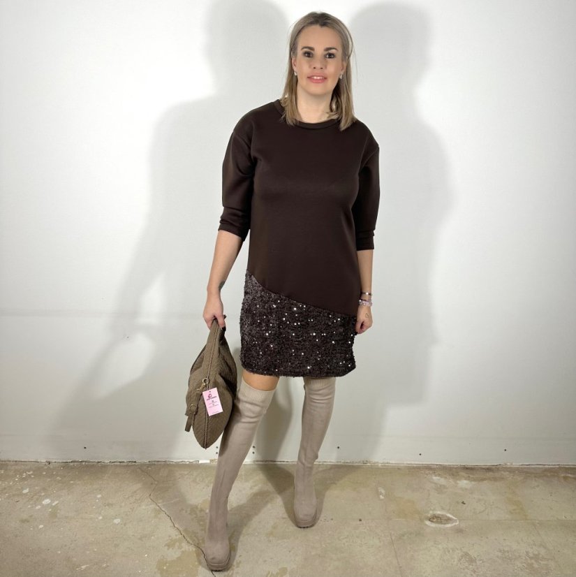 Čokoládově hnědé šaty z máslového materiálu zdobené flitry GLITZ