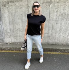 Černé basic tričko s vycpávkami na ramenech OBSESSED