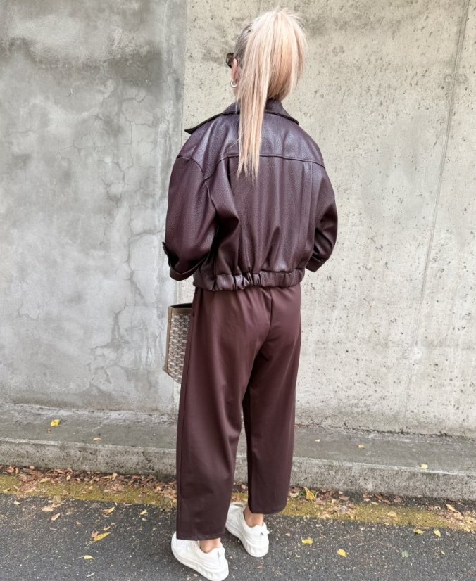 Čokoládově hnědé stylové kalhoty s překladem LUX LYRA