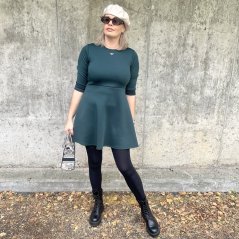 Smaragdově zelené šaty z máslového materiálu SUESS