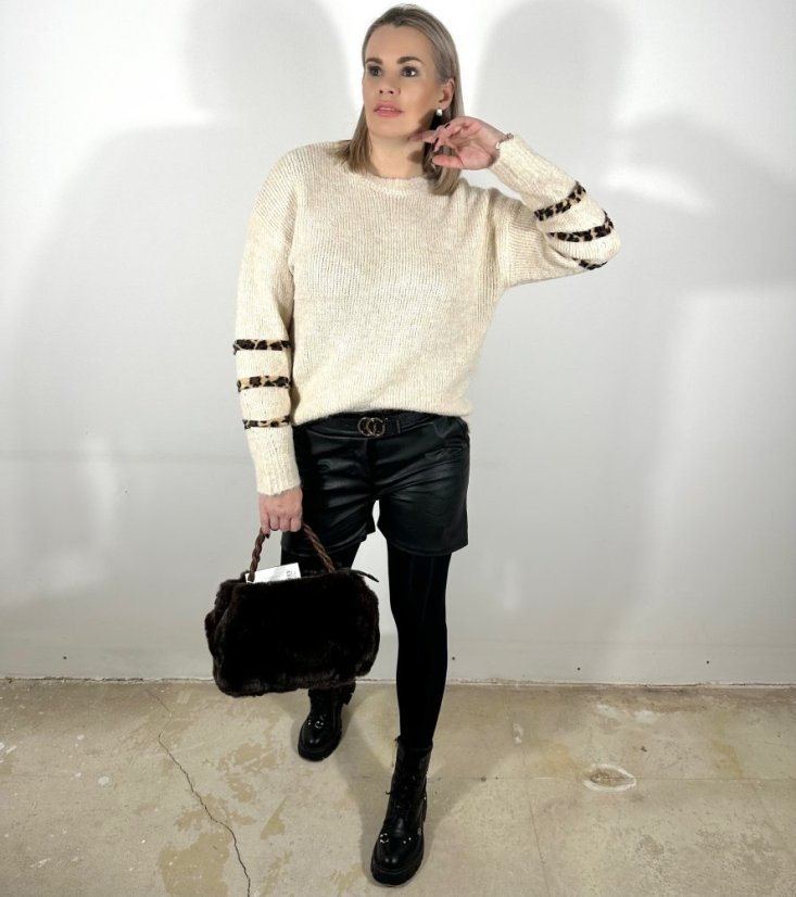 Béžový heboučký svetr LEO