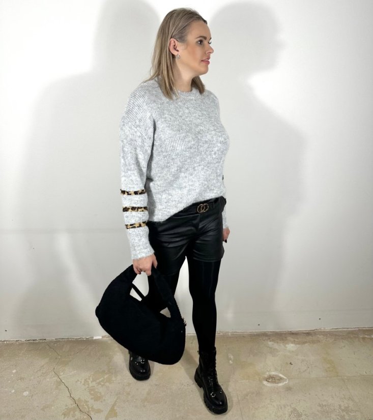 Světle šedý heboučký svetr LEO