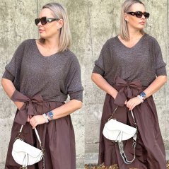 Čokoládově hnědý svetřík netopýřího střihu se stříbrnou nitkou GLIMMER