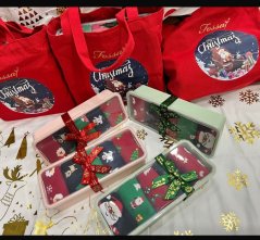 Praktická dárková krabička s 5-ti páry Vánočních ponožek