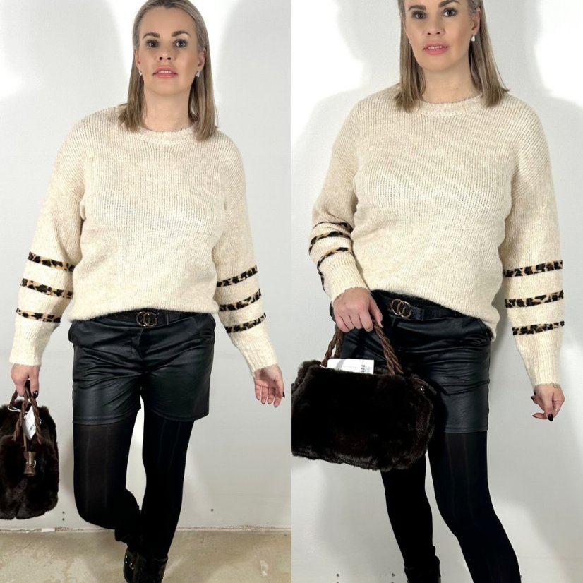 Béžový heboučký svetr LEO