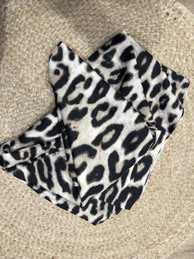 Béžová maxi šála s leopardím vzorem THERE