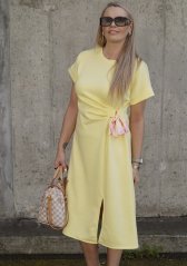 Světle žluté  midi šaty z máslového materiálu se stažením v pase BUTTER BOW