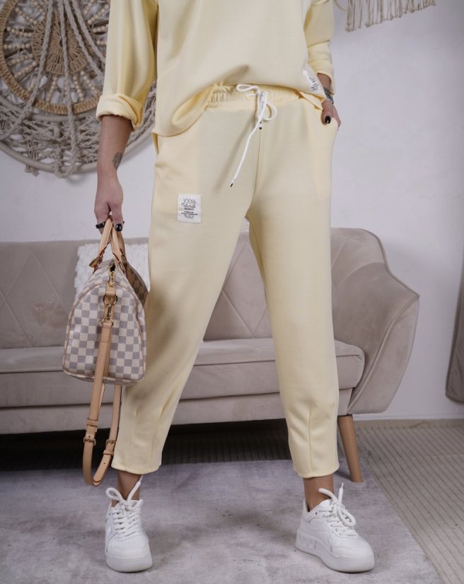 Světle žlutá fashion souprava z máslového materiálu PAMMY