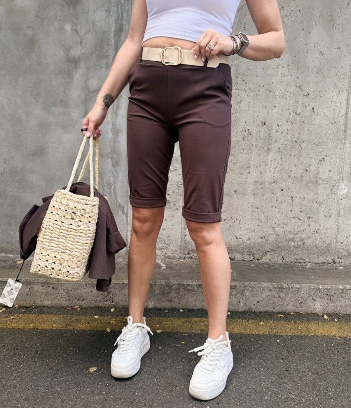 Čokoládově hnědé stylové bermudy s širším béžovým páskem TIMING