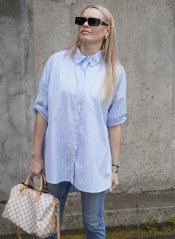 Bílá oversize košile s modrým proužkem VELVET