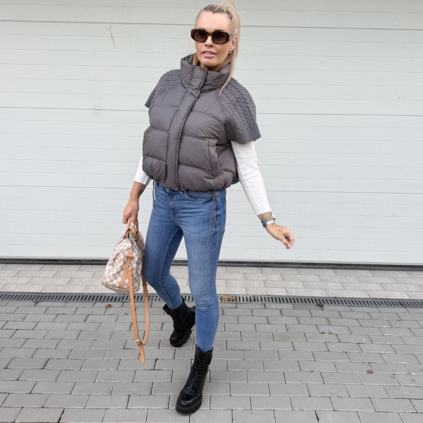 Šedá prémiová péřová vesta s pleteným detailem ASPEN