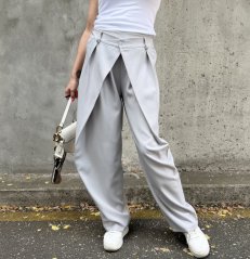 Světle šedé trendy kalhoty s překladem ELYSIA