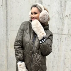 Světle béžové kožešinové klapky na uši COLD