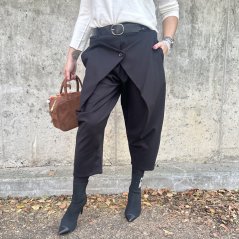 Černé trendy kalhoty s páskem v 7/8 délce ARIA