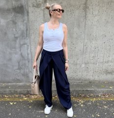 Tmavě modré trendy kalhoty s překladem ELYSIA