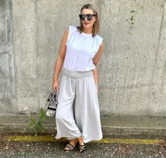 Světle šedá kalhotová sukně SUPRENA