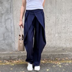 Tmavě modré trendy kalhoty s překladem ELYSIA