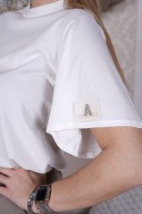 Bílé kratší tričko se stažením v pase CHANCE