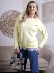 Světle žlutá mikina z máslového materiálu zdobená krajkou QUEEN
