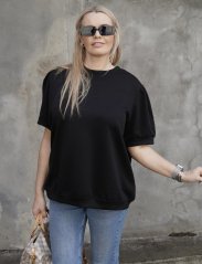 Černé mikinové třičko z máslového materiálu PUFFY
