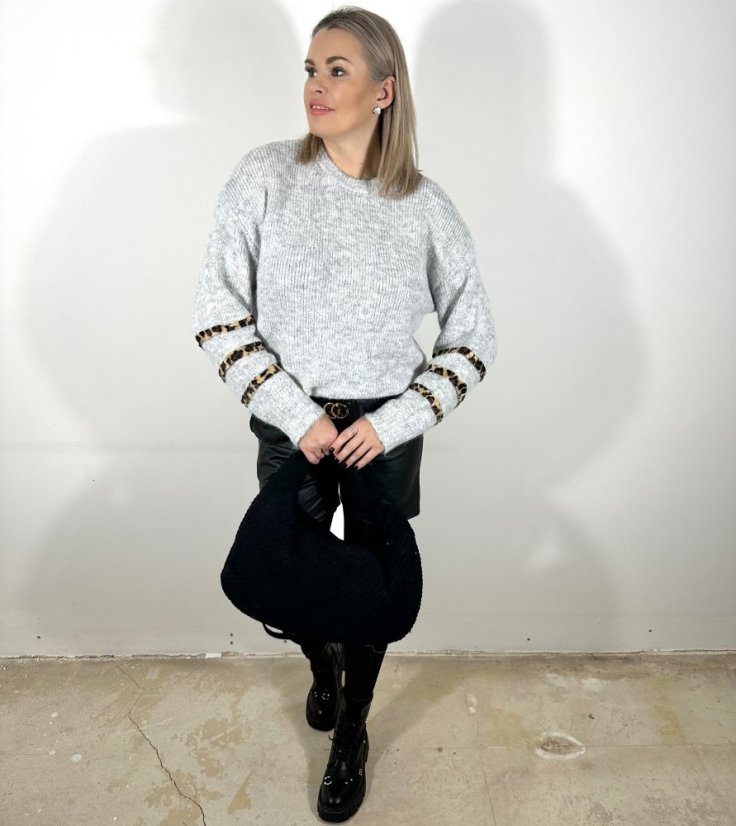 Světle šedý heboučký svetr LEO