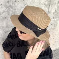 Světle hnědý letní klobouk s černou stuhou BOHO