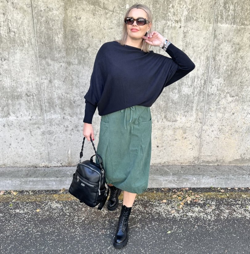 Černý svetr netopýřího střihu KINGSTAR