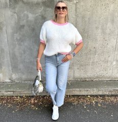 Bílý svetr s růžovým lemem MORENS