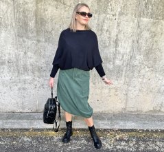 Černý svetr netopýřího střihu KINGSTAR