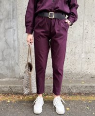 Burgundy červené elastické kalhoty s páskem MADISON
