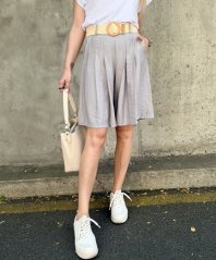 Světle šedé stylové bermudy se sklady a elastickým páskem SANDY
