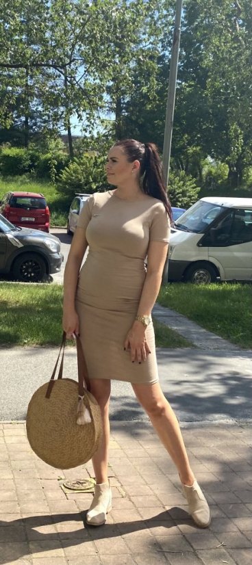 Béžové basic šaty s řetízkem ELAYA